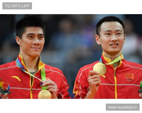 傅海峰退役后住广州豪宅，日常开保时捷接送孩子上学
